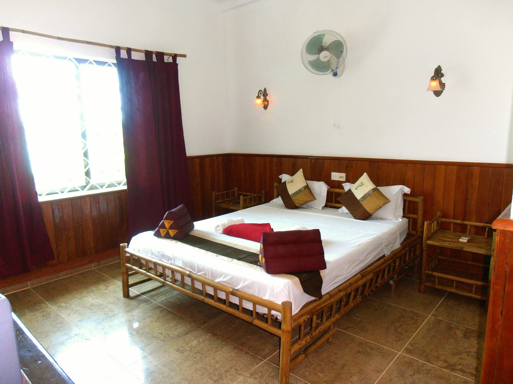 Firefly Guesthouse - The Berlin Angkor Сиемрип Экстерьер фото